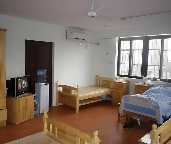 历届生可以深圳落户吗_偶遇何猷君穿两年前的增高鞋，奚梦瑶外八严重 偶遇何猷君张地址：